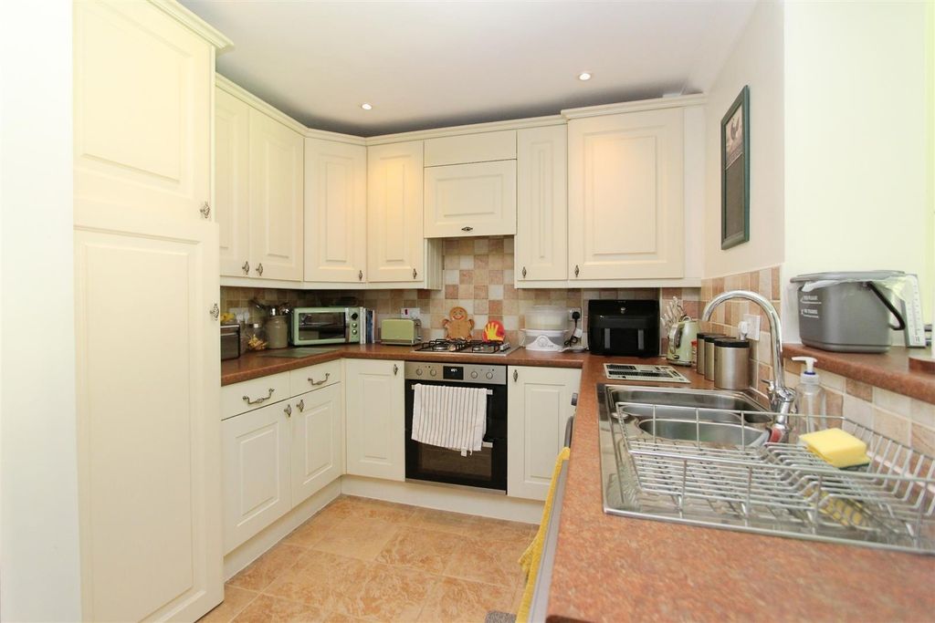 Property photo 3 of 15 Kitchen
