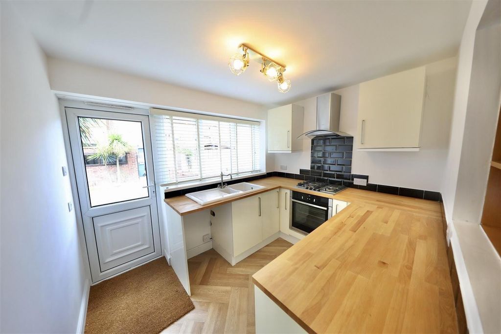 Property photo 2 of 19 Kitchen