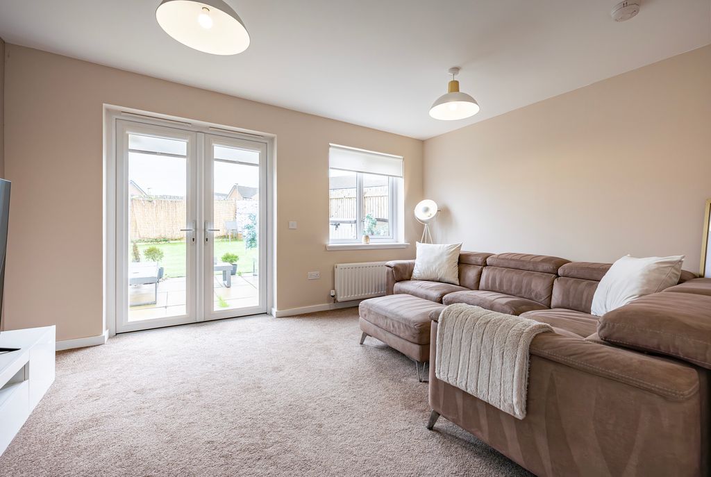 Property photo 2 of 31