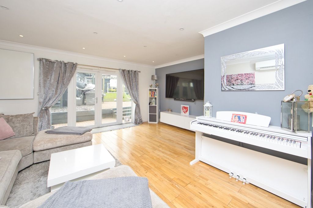 Property photo 2 of 18 Picture 2