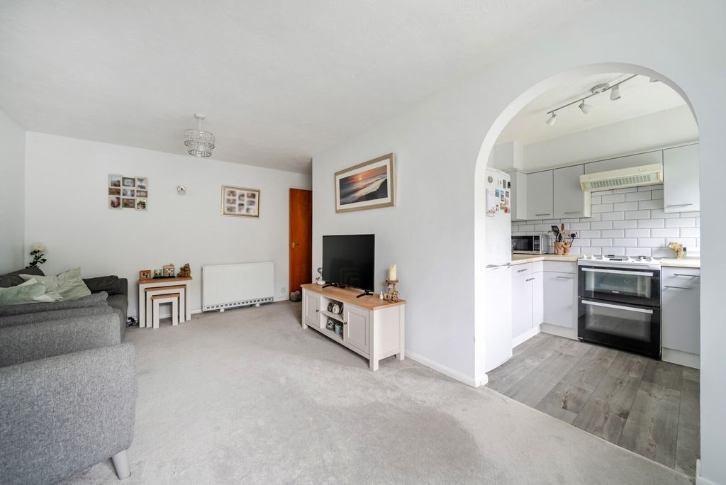 Property photo 3 of 10 1395413-5-6960Cdc...