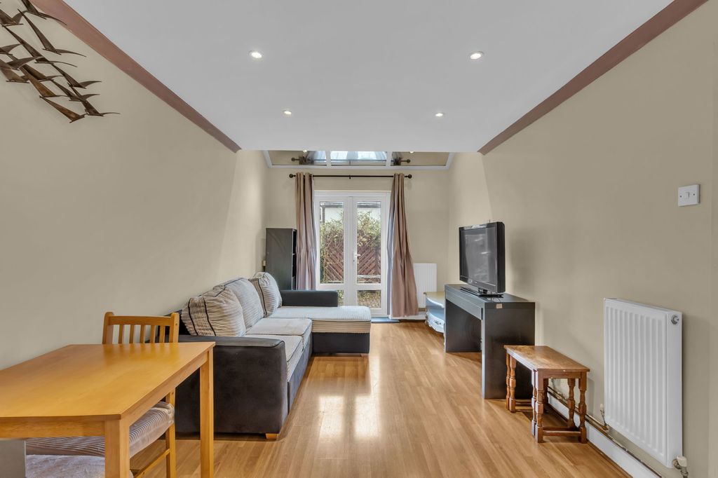 Property photo 2 of 8