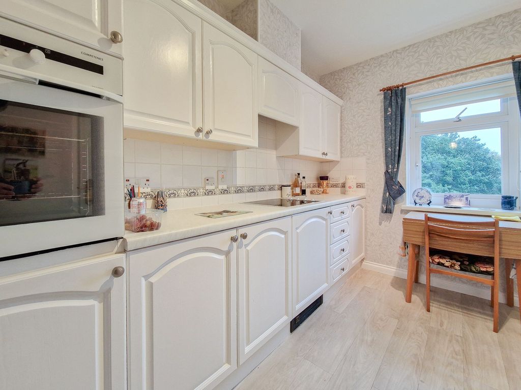 Additional image 7 of 2 bed flat for sale29 Oaklands Manor, St Saviour JE2