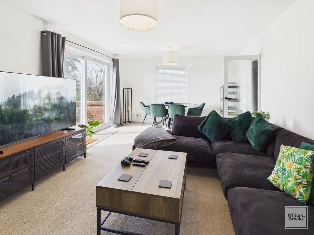 Property photo 2 of 17 Living/Dining Room