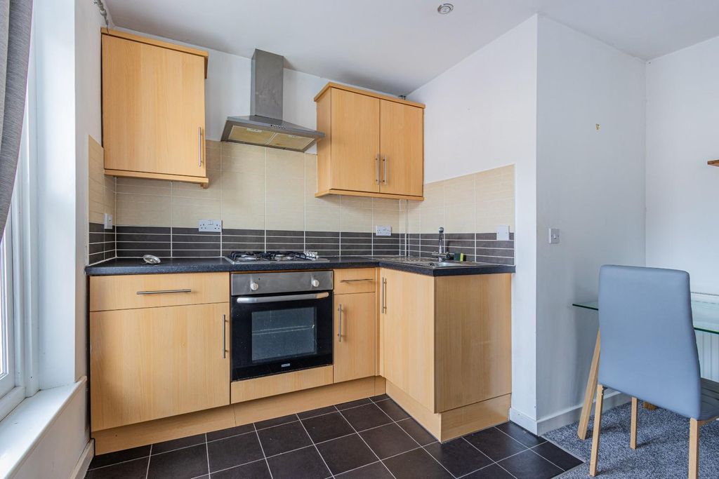 Property photo 3 of 8 Glebe Street 112, 2-1.Jpg