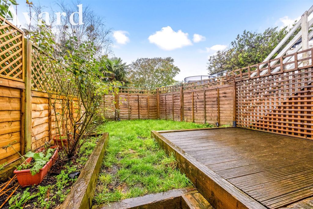 Property photo 1 of 22 Crescent Road, 16_012.Jpg