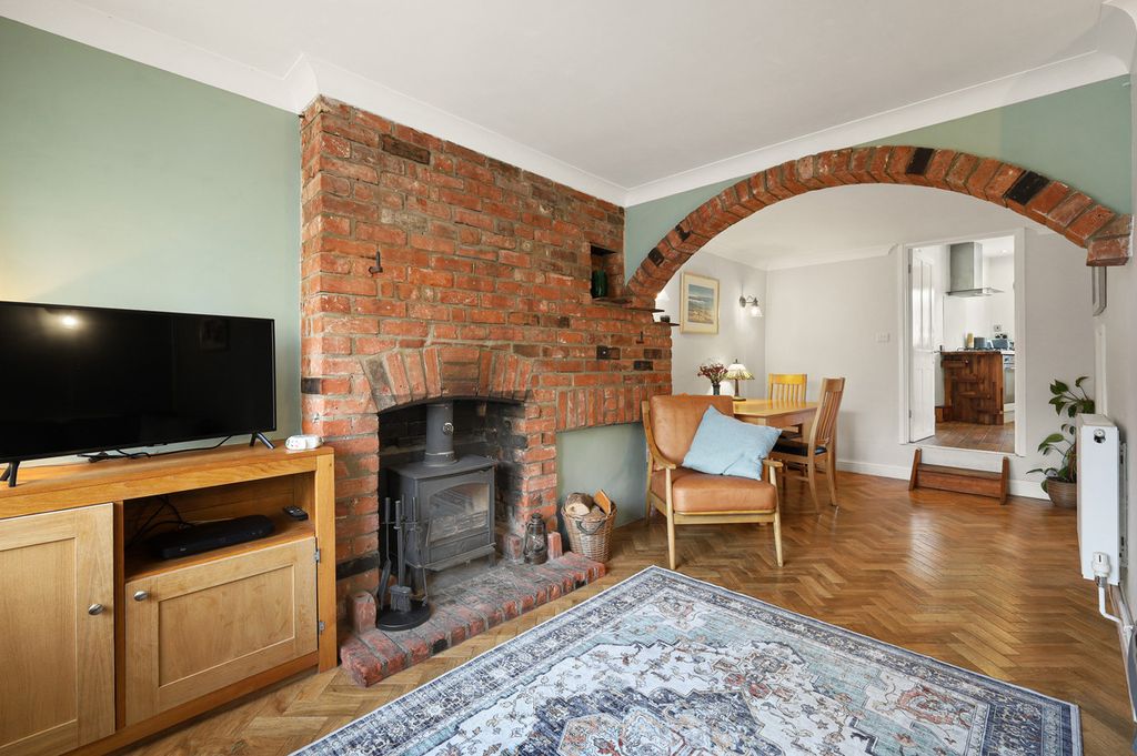 Property photo 2 of 25