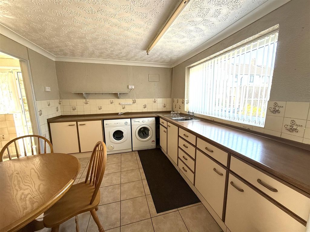 Property photo 3 of 15 40 Hislop Kit.Jpeg
