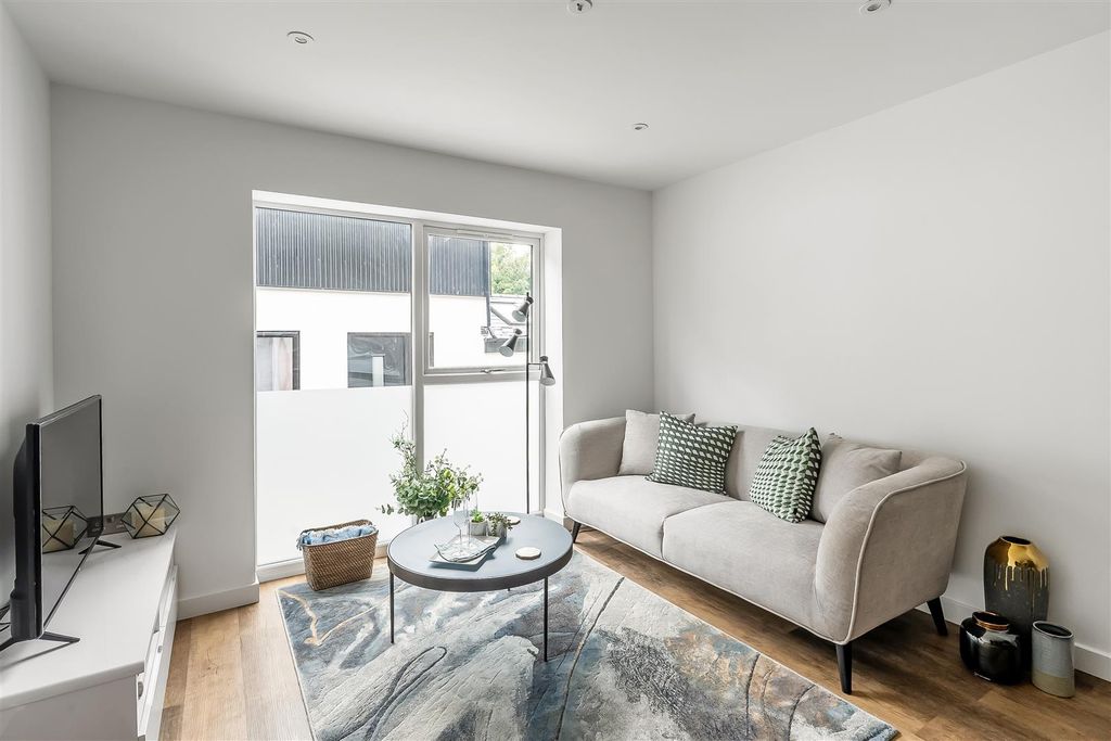 Property photo 3 of 11 19-Green-Yard-18.Jpg