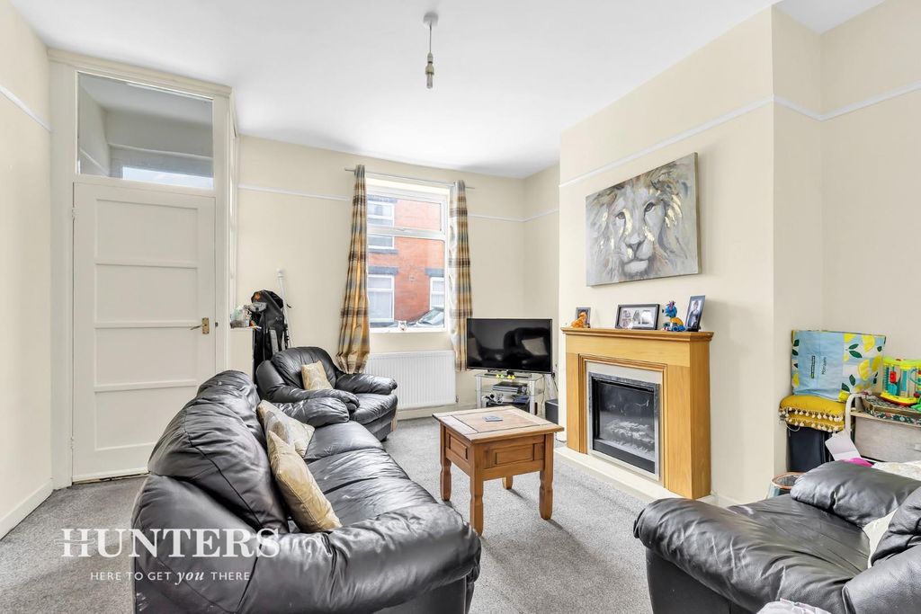 Property photo 2 of 17 Lounge