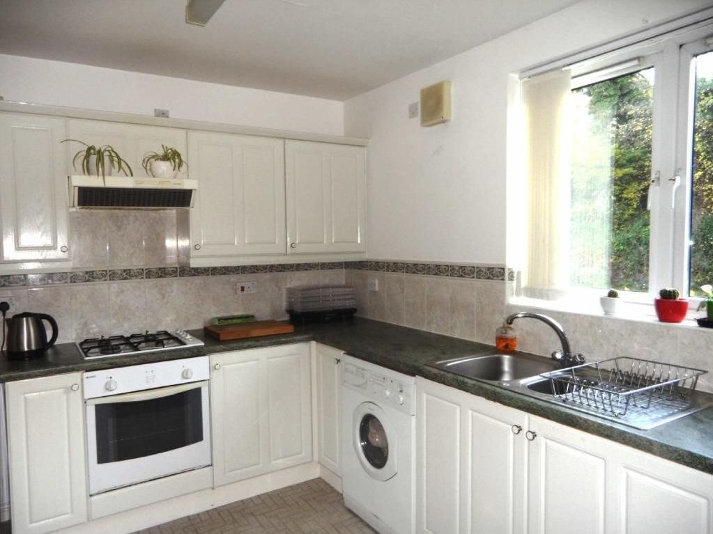 Property photo 3 of 7 Kitchen