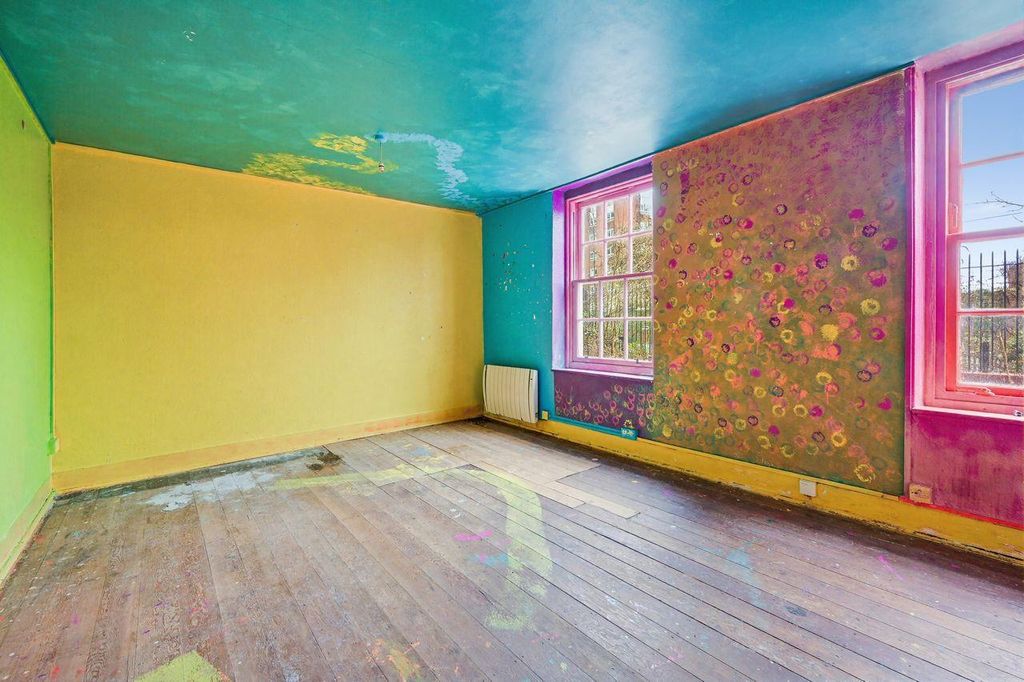 Property photo 3 of 9