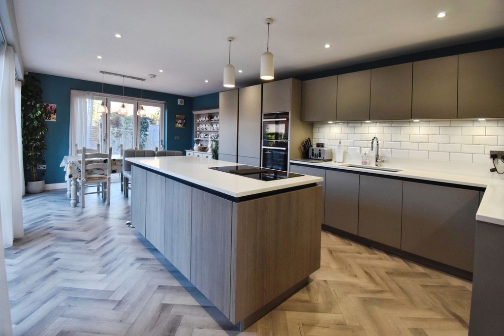 Property photo 3 of 18 Kitchen & Diner