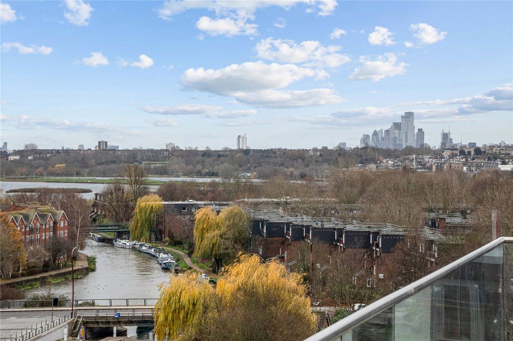 Property photo 2 of 39 Picture No. 24