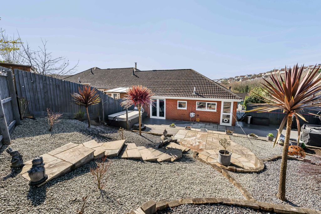 Property photo 2 of 31