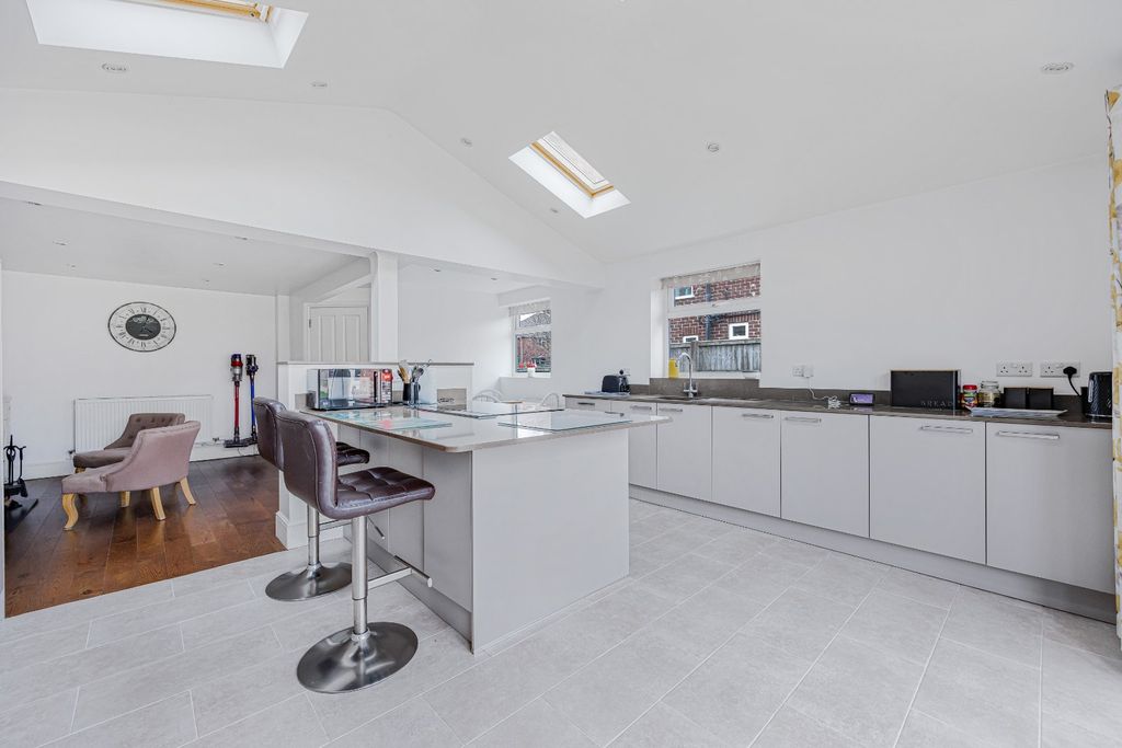 Property photo 3 of 38 Picture No. 33