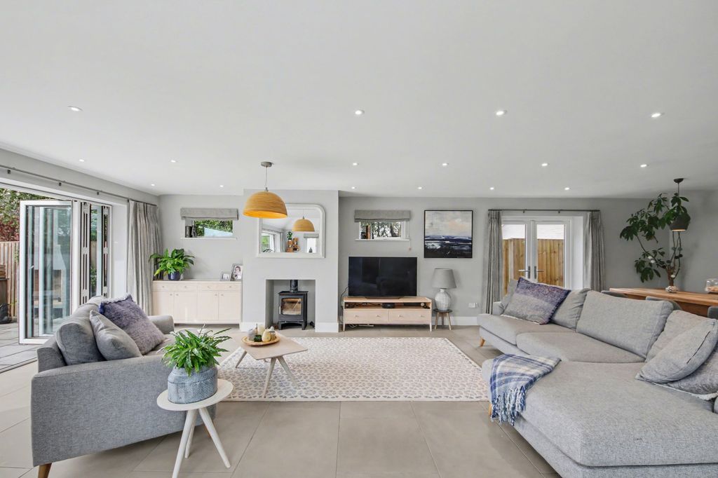 Property photo 2 of 24