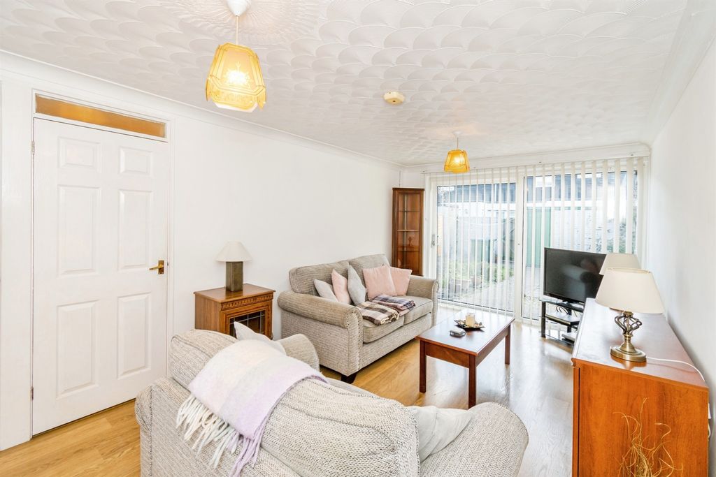 Property photo 2 of 20