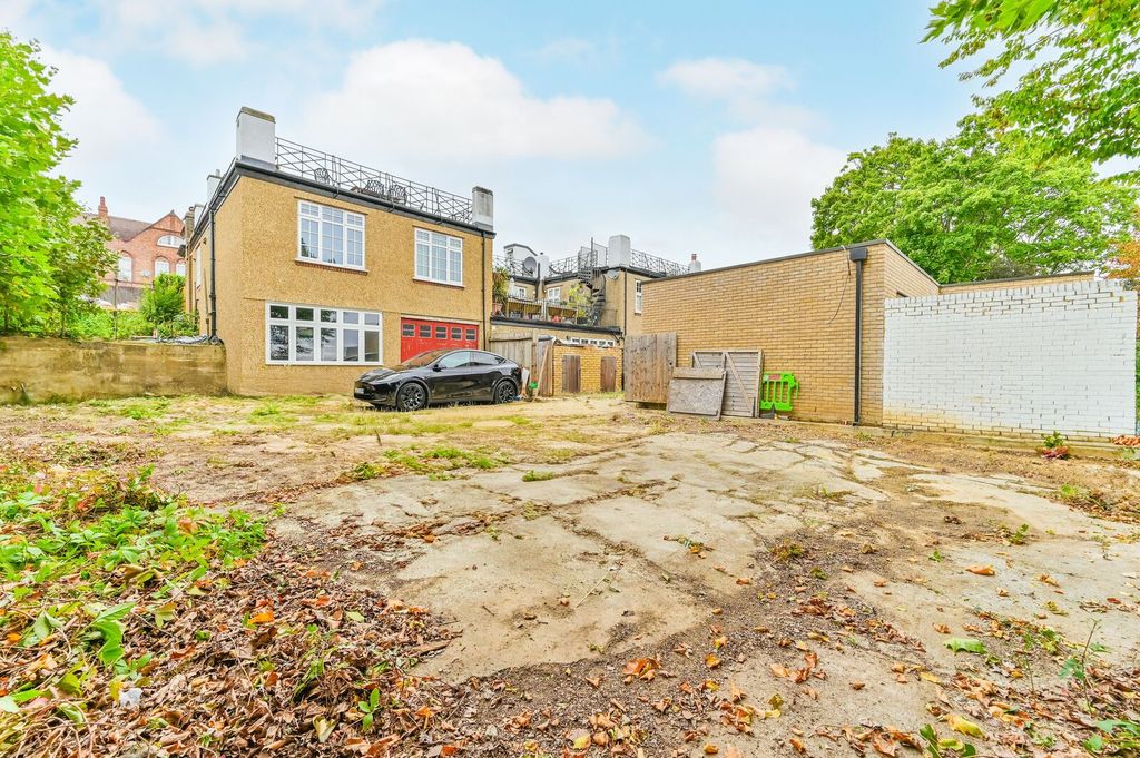 Property photo 2 of 8