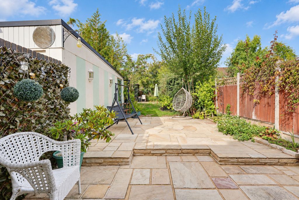 Property photo 2 of 33