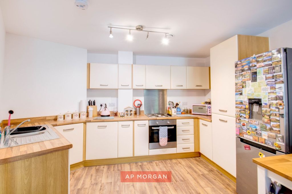 Property photo 3 of 15 Picture No. 02