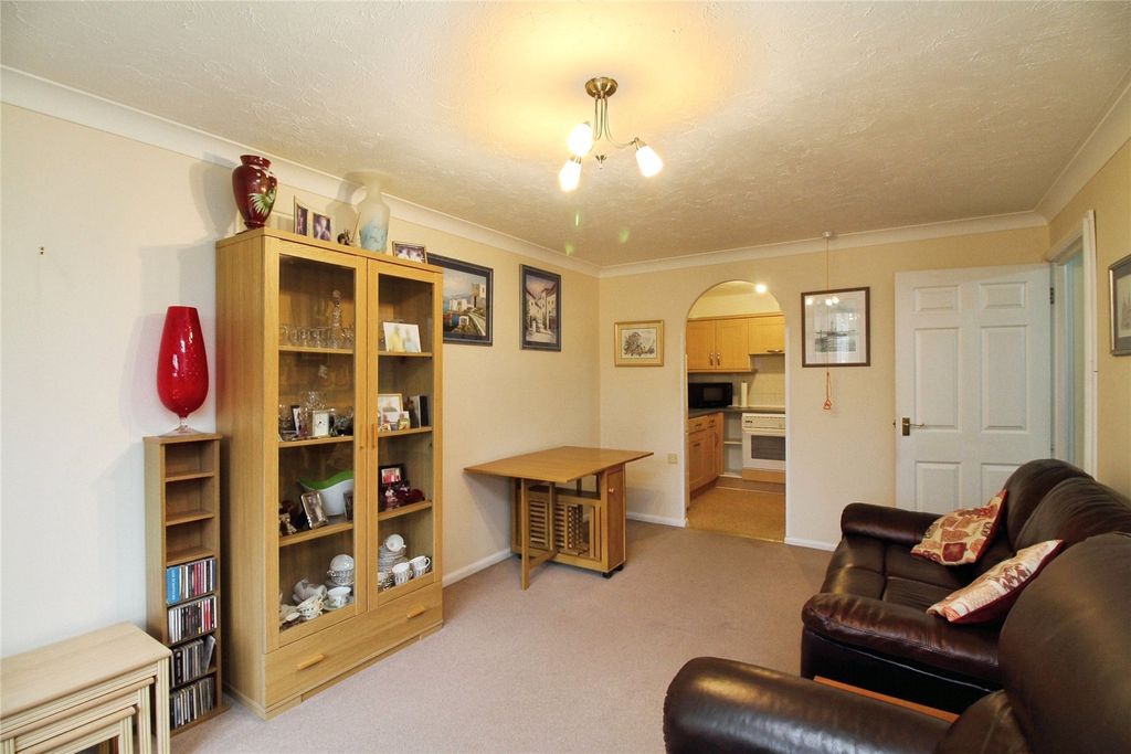 Property photo 2 of 9 Lounge