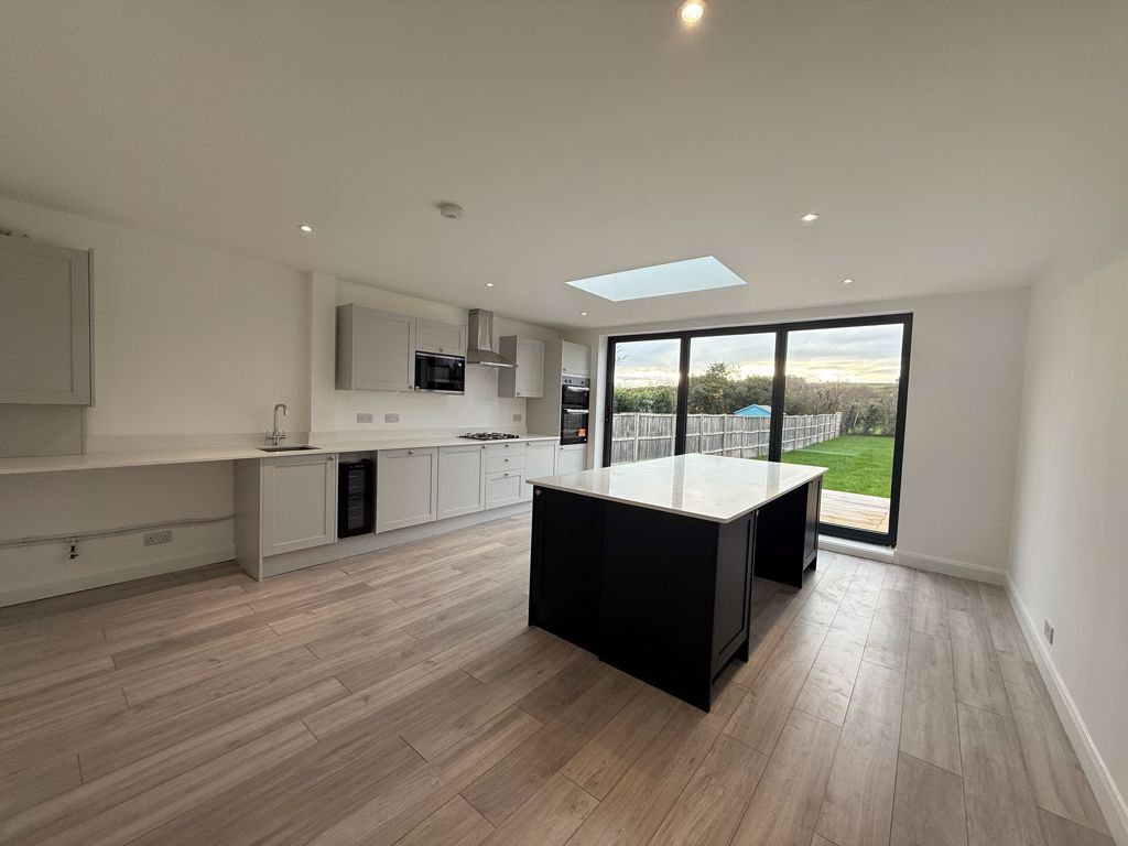 Property photo 3 of 11 Photo 11