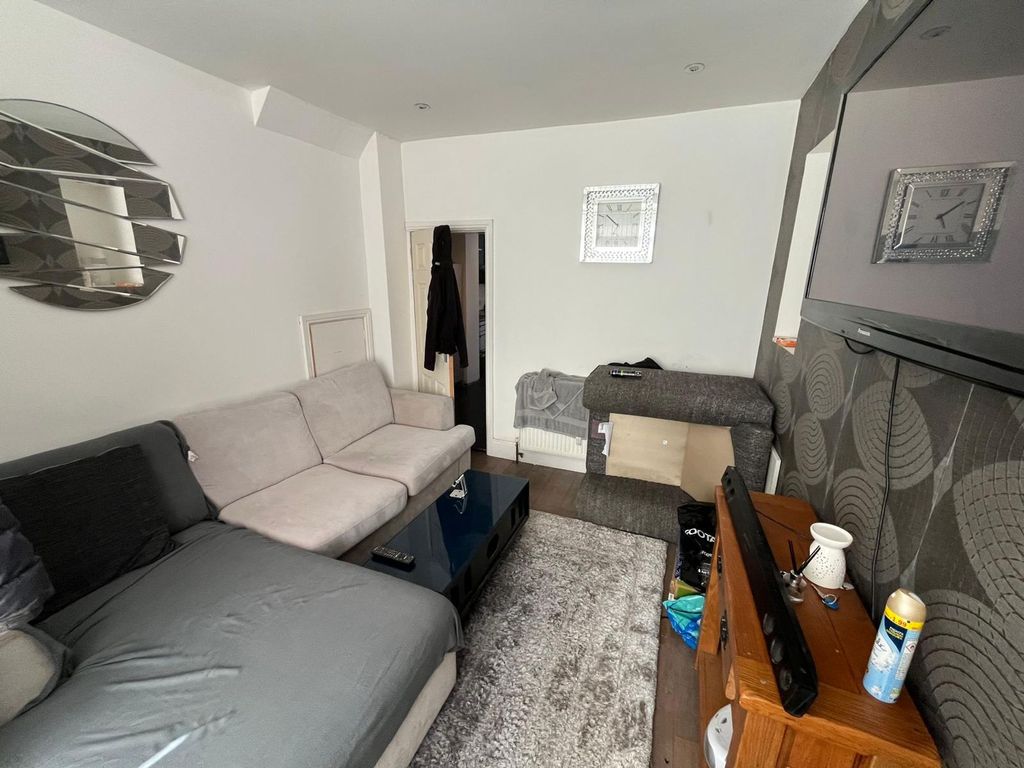 Property photo 2 of 8 Photo 8