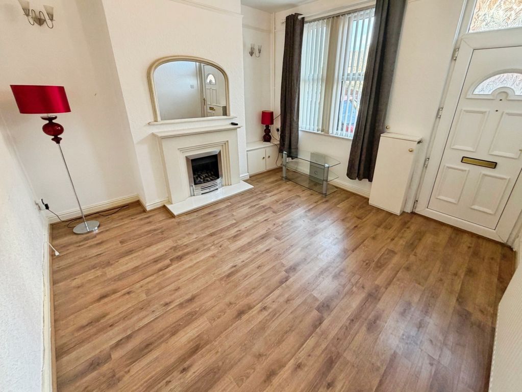 Property photo 3 of 10 Lounge