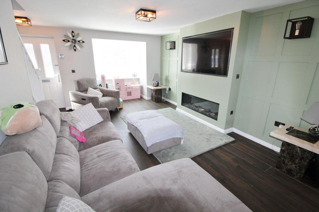 Property photo 2 of 13 Lounge