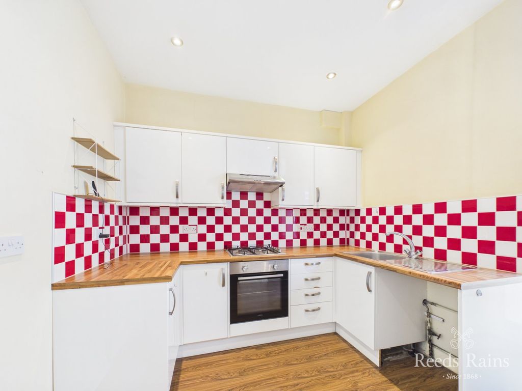 Property photo 3 of 17 Kitchen