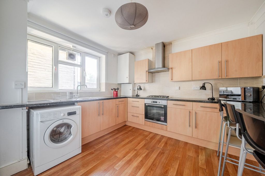 Property photo 2 of 11 Picture No. 30