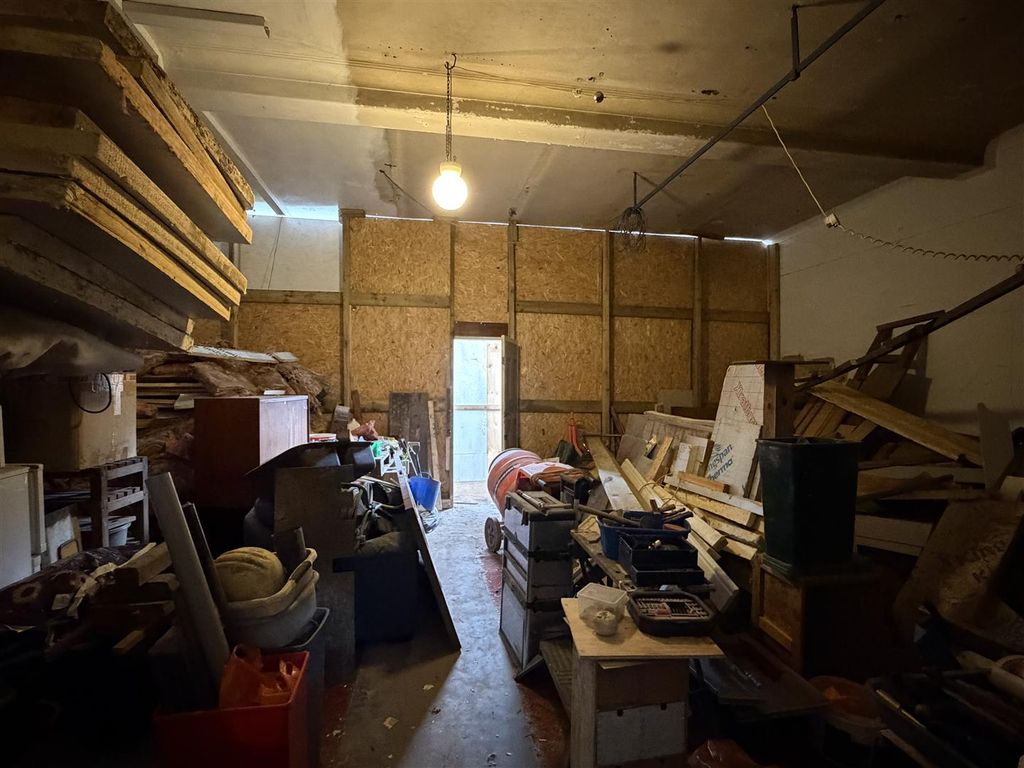 Property photo 2 of 16