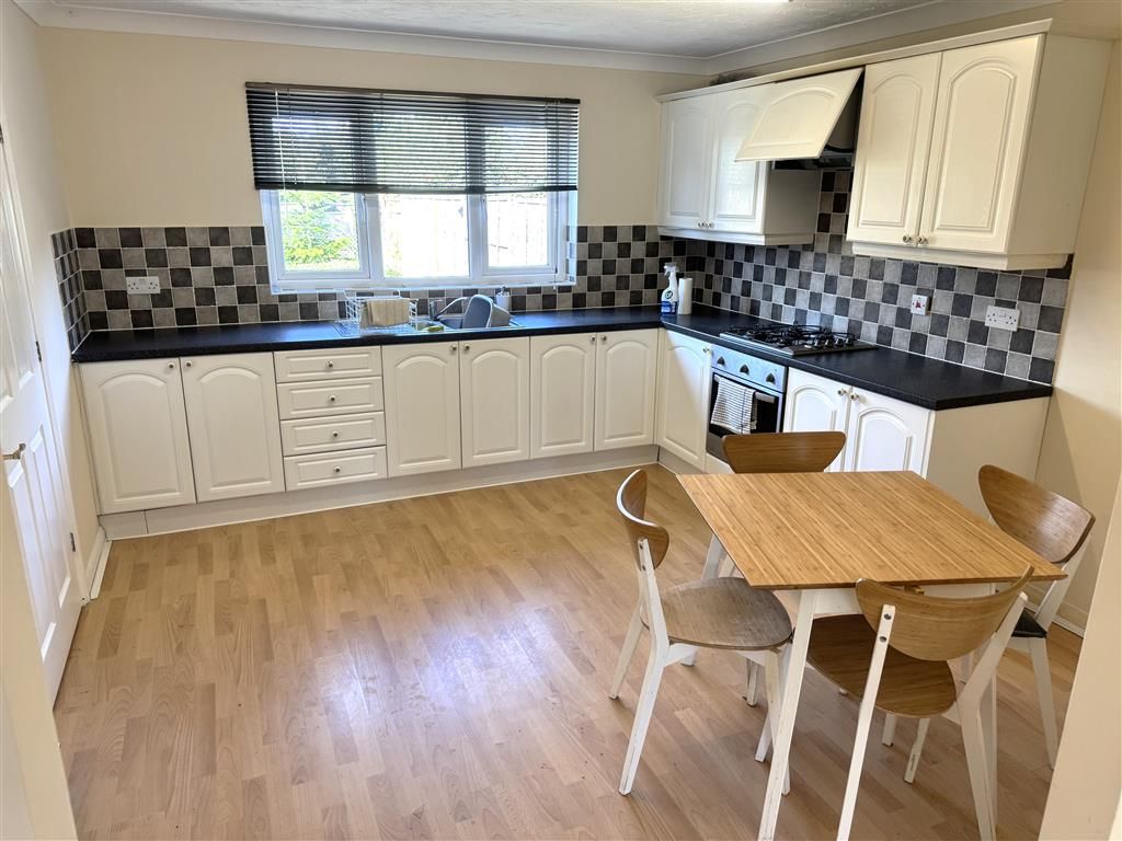 Property photo 2 of 9 Kitchen