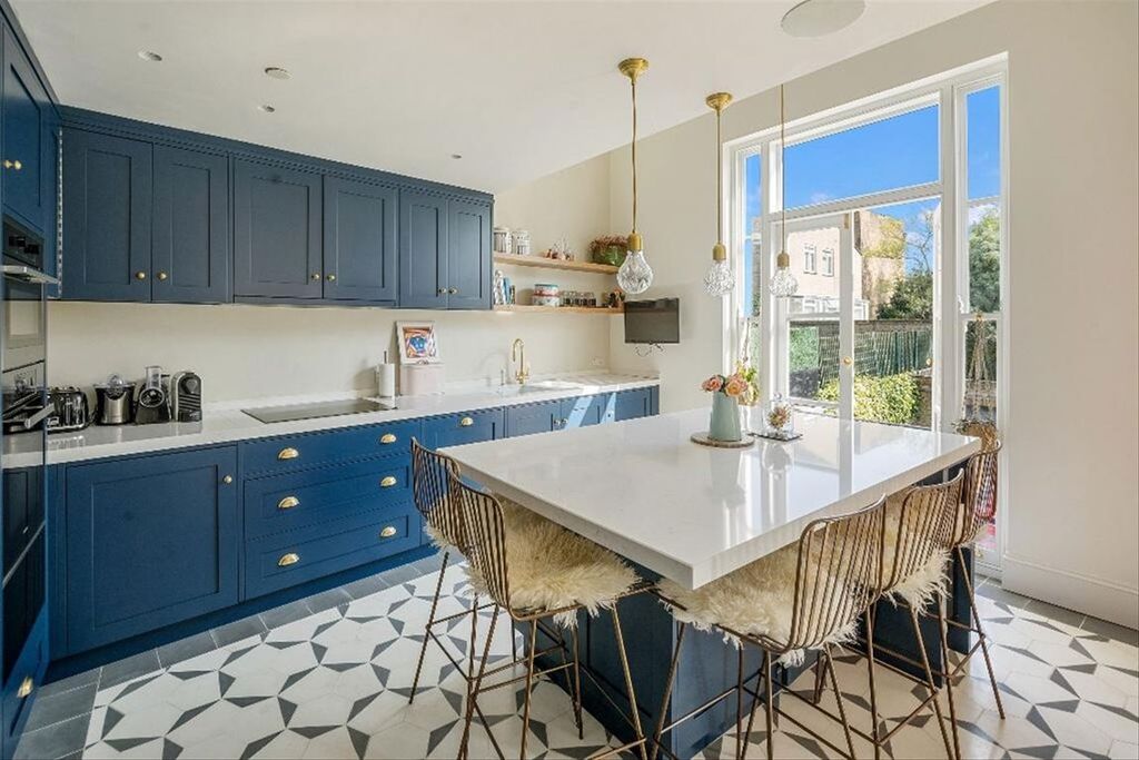 Property photo 3 of 6