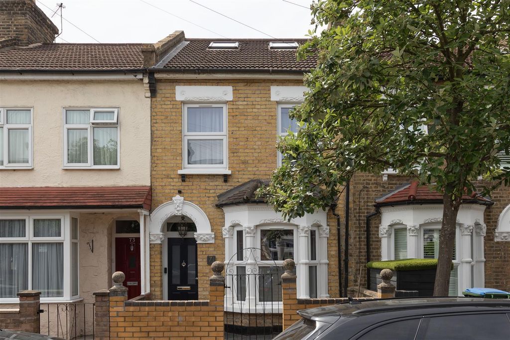 Property photo 1 of 31 Selby Road, E11
