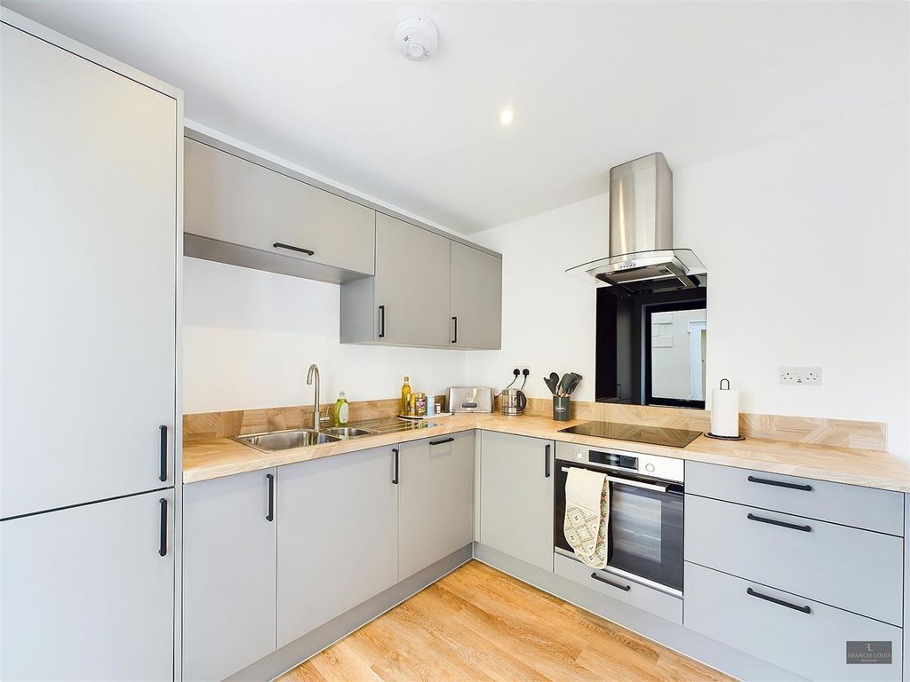 Property photo 1 of 14 Cam02887G0-Pr0262-Still010.Jpg