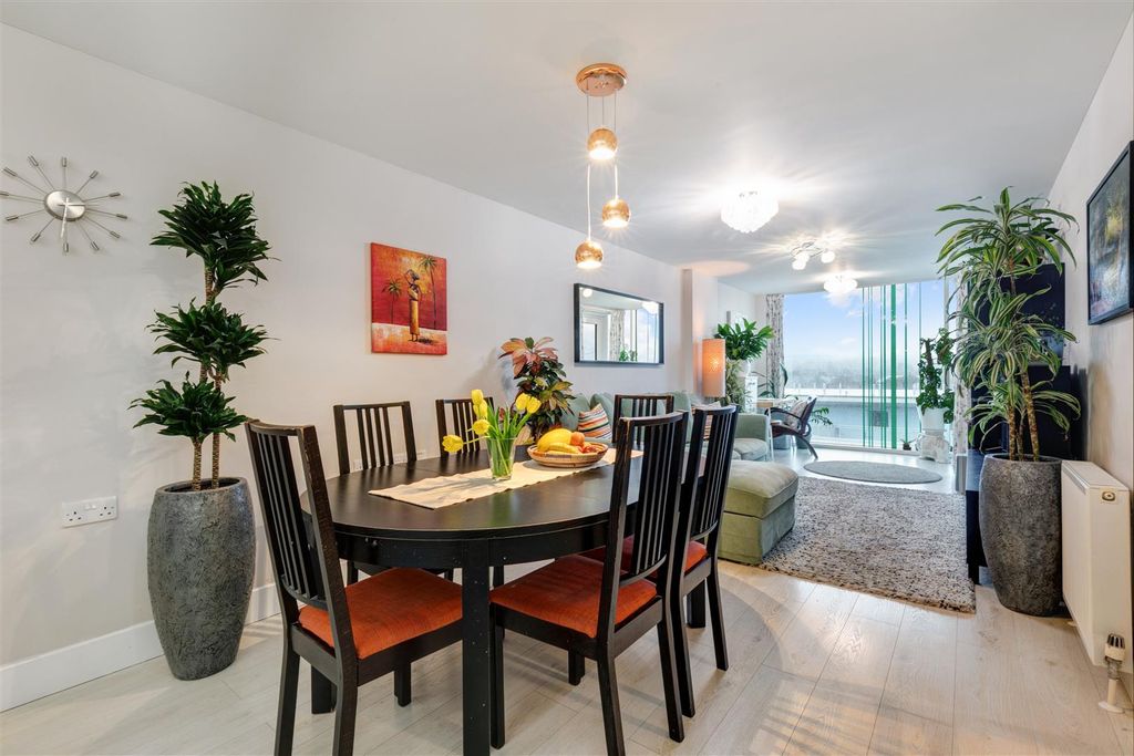 Property photo 3 of 14 Jubilee House