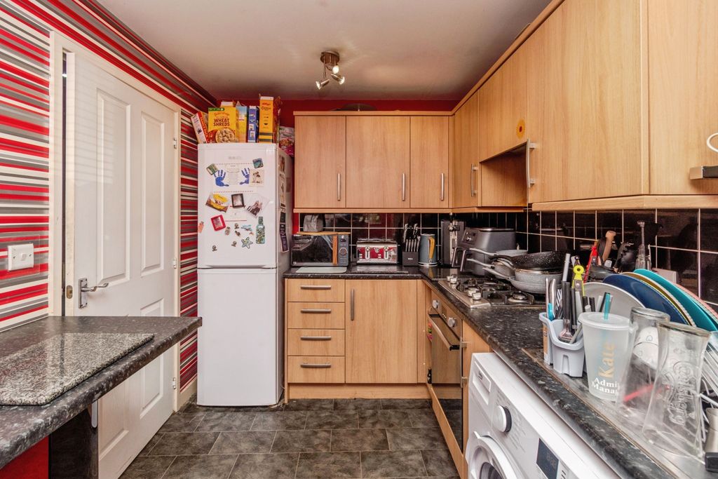 Property photo 2 of 18 Kitchen