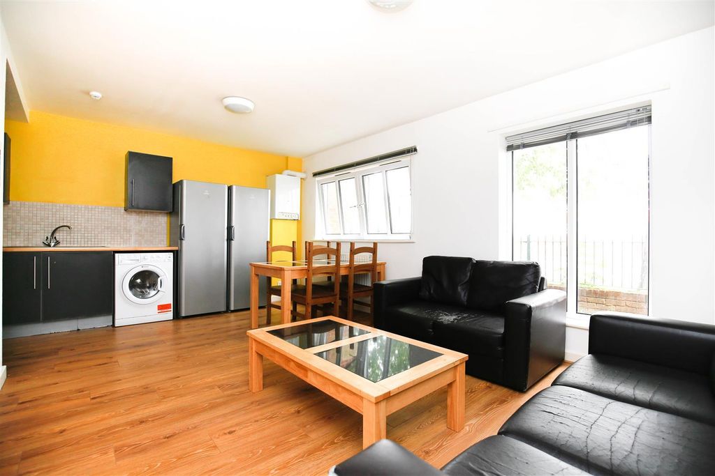 Property photo 1 of 9 M8Mxpkogweakbzpjcqge1P6R6Nc.Jpg
