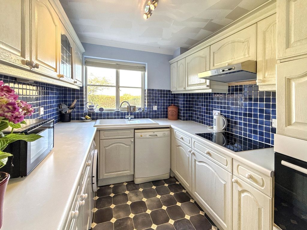 Property photo 2 of 19 Kitchen