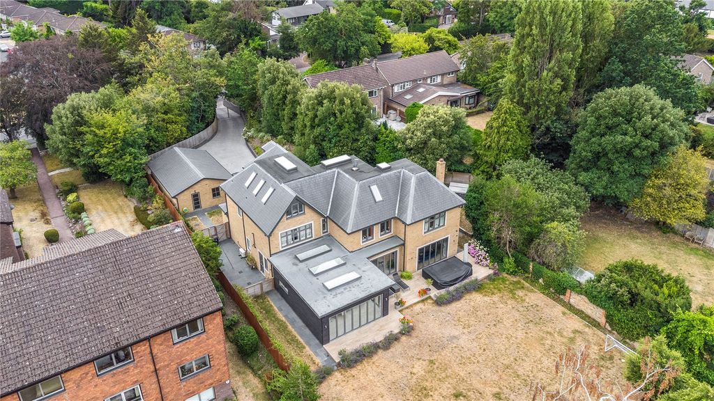 Property photo 1 of 47 Picture No. 77
