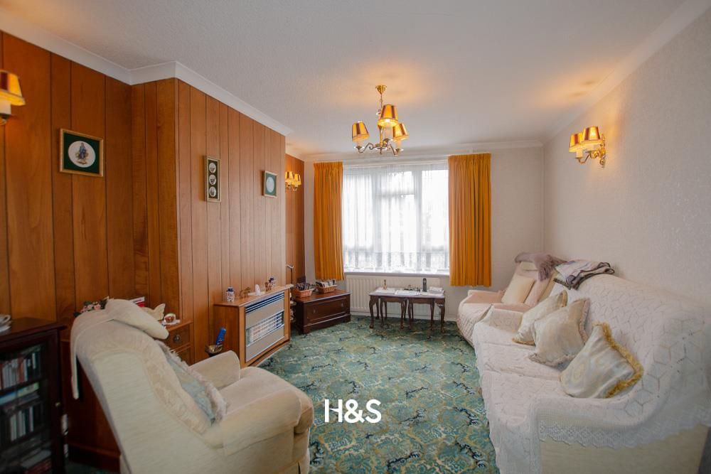 Property photo 3 of 14 61 Fabian - Lounge.Jpg