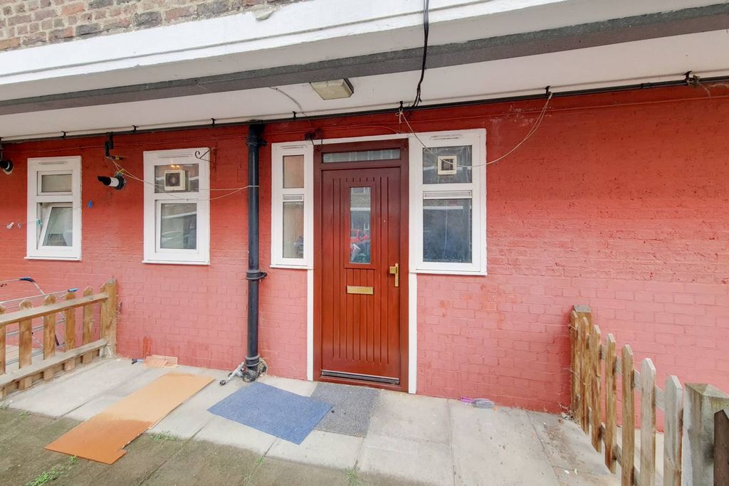 Property photo 2 of 8