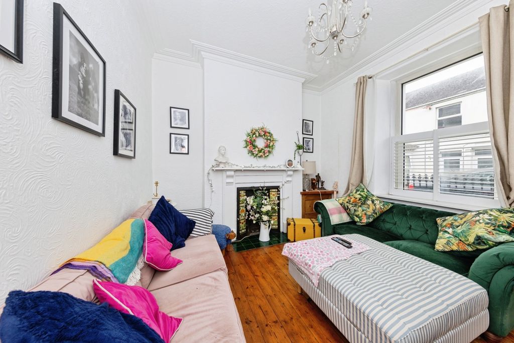 Property photo 3 of 21 Pbox-Img.Jpg