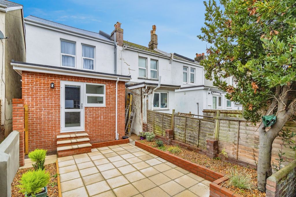 Property photo 3 of 17