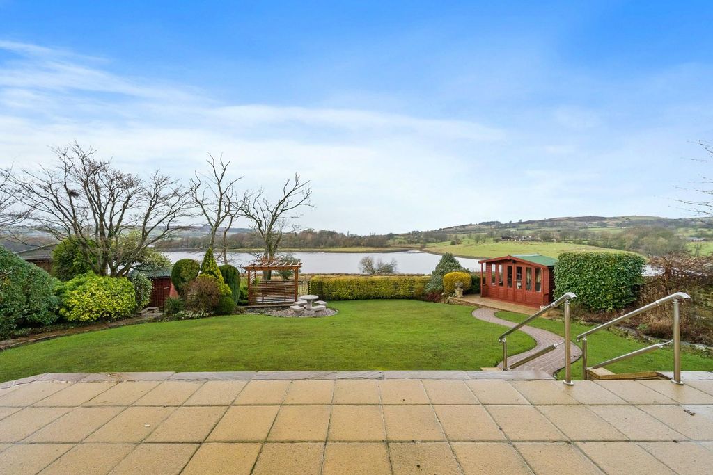 Property photo 1 of 87 23 Manor Road External-10.Jpg