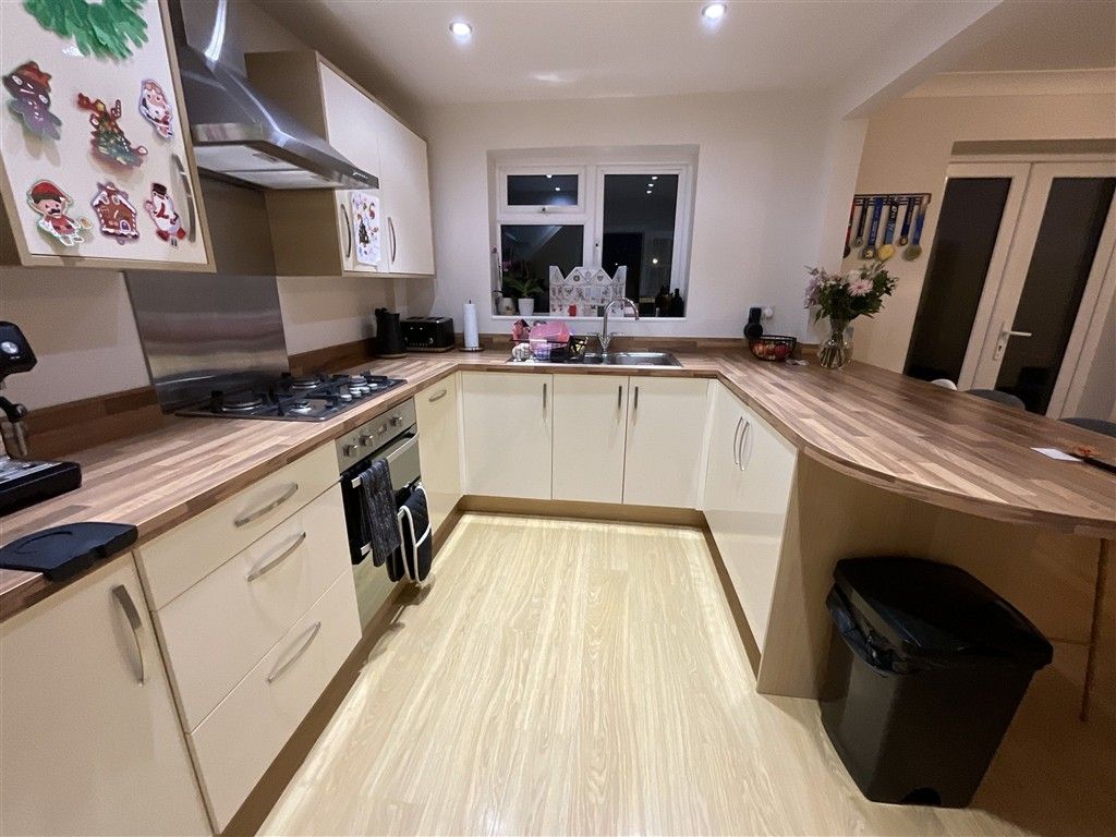 Property photo 2 of 6 Kitchen