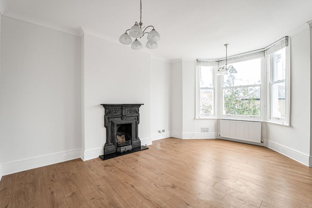 Property photo 3 of 21 Reception/Kitchen