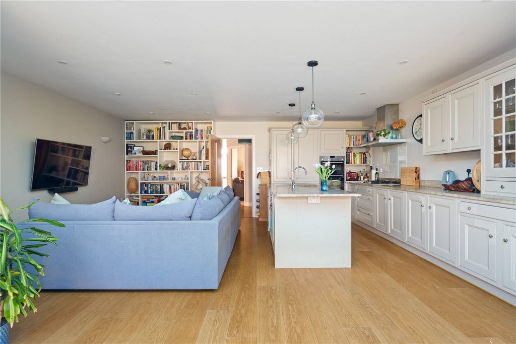 Property photo 3 of 18 Picture No. 10